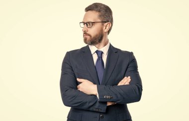 Başarılı bir iş adamı beyazdan soyutlanmış. İşadamı mesleği. İşadamı patronu güçlü bir liderdir. Başarılı bir iş. Erkek işverenin başarısı. Liderlik başarının anahtarı.