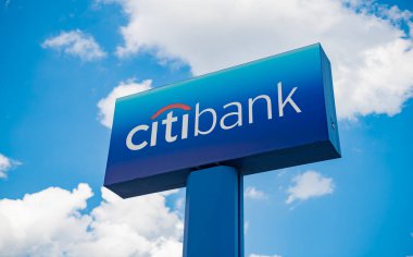 Chicago, ABD - 16 Ağustos 2024: Citibank logosu. Citibank bankacılık ve finans şirketi Amerika 'nın en büyük bankalarından biri. Citibank, finans hizmetleri çok uluslu Citigroup 'un bir bankacılık bölümüdür.