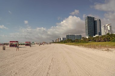 Miami, ABD - 19 Mart 2021: Sahil ve şehir manzarası.