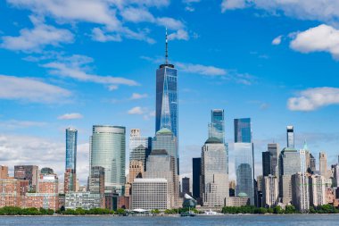 Manhattan güzel silueti, New York, Birleşik Devletler. New York City, Manhattan Skyline ile Hudson Nehri üzerinde, New York City, ABD New York şehrinin Manhattan şehir merkezindeki ufuk çizgisi