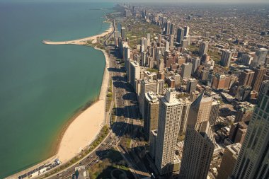 Şehir merkezindeki hava manzarası. Gökdelen hava görüntüsü. Şehir manzarası silüeti. Metropolis 'teki mimari bina. Chicago sahil şehrinin gökdelen mimarisi. Metropolis City silueti. bakış açısı.