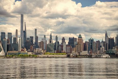 New York City, ABD - 05 Mayıs 2023: Manhattan şehir merkezi gökdelen mimarisi.