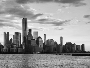 Manhattan ve Hudson River şehir merkezinde. Büyük şehir manzarası. New York şehir merkezi. Manhattan silueti. New York şehri. New York 'un gökdelen binası. Kentsel mimari. Modern gökdelenler.