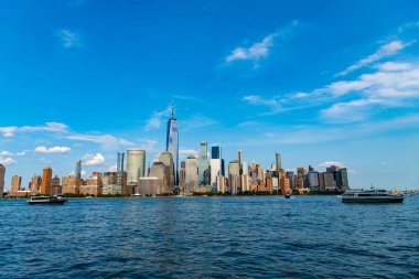 New York, Birleşik Devletler. Manhattan 'ın ortasındaki New York şehrinin silüeti. ABD, New York, New York, Manhattan. Aşağı Manhattan silueti. New Jersey 'den New York. Manhattan şehir merkezi. Amerikan finans merkezi