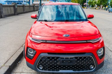 Seattle, ABD - 26 Temmuz 2024: 2020 Kia Soul SUV arabası açık hava manzaralı. Sokaktaki Kia Soul. Kia Soul 'un lüks arabası. Kia bayiliği..
