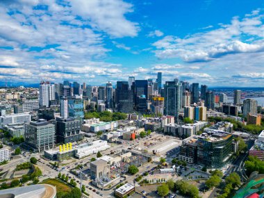 Uzay iğnesinin hava manzarası. Panorama Havalimanı Seattle şehir manzarası. Amerikan modern Seattle bölgesi. Metropolis şehir manzarasının mimarisiyim. Gökdelenli Seattle manzarası.