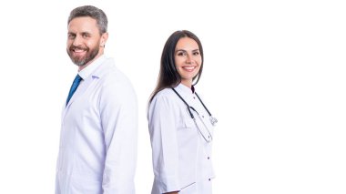 Steteskoplu beyaz önlüklü doktor. Tıp kliniğinde steteskop kullanan hemşire ve doktor. Stajyer doktorla birlikte hastanede profesyonel terapist. Tıp konsepti. Steteskop kontrolü. Tıbbi stetoskop.