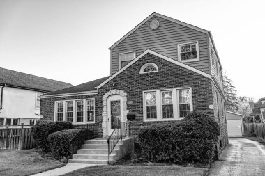 Banliyö ev mimarisi. Modern yazlık ev. Mimarlık konsepti. Mahalledeki bir mülk. Emlak ve emlak sigortası. mülkiyet ve mimarlık. konut. kira evi.