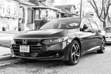 Chicago City, ABD - 26 Nisan 2020 Honda Accord Orta boy araba ön tarafı manzarası.
