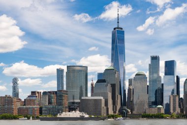 New York, Birleşik Devletler. Manhattan 'ın ortasındaki New York şehrinin silüeti. ABD, New York, New York, Manhattan. Aşağı Manhattan silueti. New Jersey 'den New York. Manhattan şehir merkezi. Amerikan finans merkezi