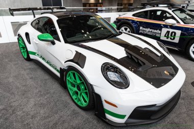 New York, ABD - 27 Mart 2024 Porsche 911 GT3 RS. Sportscar Porsche 911 GT3 RS. Lüks Porsche 911 GT3 RS spor araba New York Uluslararası Otomobil Fuarı, köşe görünümü.