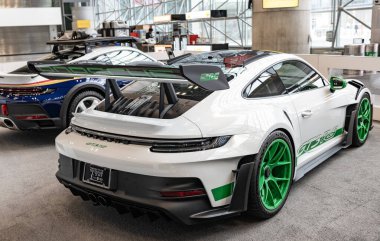 New York, ABD - 27 Mart 2024 Porsche 911 GT3 RS. Sportscar Porsche 911 GT3 RS. Lüks Porsche 911 GT3 RS spor arabası New York Uluslararası Otomobil Fuarı 'nda..