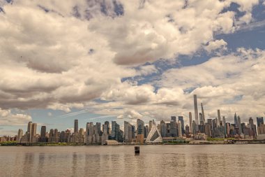 New York City, ABD - 05 Mayıs 2023: Manhattan 'ın ufuk çizgisi bir mimari başyapıt, New York şehir manzarası.