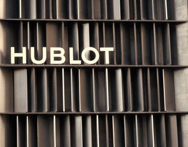 New York City, ABD - 11 Kasım 2023: Hublot mağaza önü marka logosu.