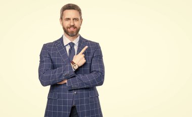 Başarılı iş adamı beyazı izole etti. İş adamının profesyonel mesleği. İş adamı portresi. Kopya uzayını işaret et. Başarılı bir iş. Girişimcinin başarısı. Ofis yöneticisi.