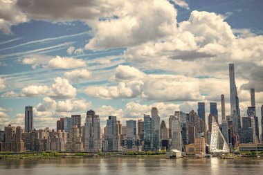 New York City, ABD - 05 Mayıs 2023 Manhattan şehri, dirençli ve hırsla dolu insanlarının ruhunu yansıtır..
