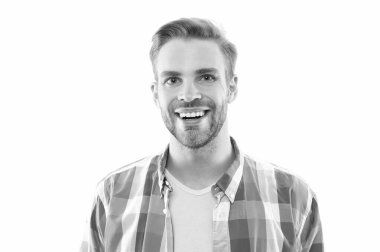 Beyaz arka planda izole edilmiş sıradan bir insan portresi. Stüdyoda sıradan bir adam. Kareli gömlek giyen sıradan bir adam. Sakallı sıradan bir adamın fotoğrafı..