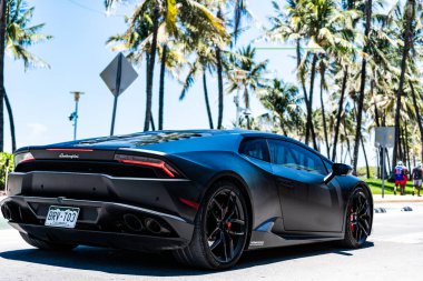 Miami Beach, Florida USA - 9 Haziran 2024 Lamborghini Huracan, Miami Beach Ocean Drive 'da siyahlara büründü. Lamborghini lüks bir İtalyan otomobil üreticisi.