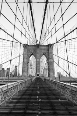 New York 'un şehir mimarisi. Brooklyn dönüm noktası. Amerika 'da Brooklyn Köprüsü. New York 'un Brooklyn Köprüsü. New York Köprüsü, Manhattan ve Brooklyn 'i birbirine bağlıyor. Doğu Nehri üzerinde..