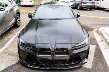 Seattle, WA, ABD - 22 Temmuz 2024: Matte Black BMW M4 Yarışması. BMW, lüks araç ve motosiklet üreticisi bir Alman çokuluslu üreticisi. BMW prestijli bir arabadır. ön görünüm