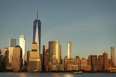 Metropolitan şehir manzarası. New York şehir merkezi. Manhattan gökdeleni, Skyline 'da. New York şehri. New York 'un gökdelen binası. Kentsel mimari. Manhattan 'ın merkezinde, Hudson' da, temiz gökyüzünde..