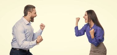 Başarılı bir iş anlaşmasından sonra şirket partisi. Başarılı iş adamları beyazlarla yapılan anlaşmayı kutluyor. İş adamları eğleniyor. İş başarısı kutlaması ve eğlence. Başarı.