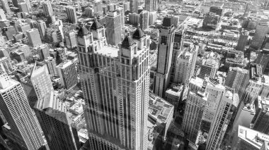 Şehir manzarası silüeti. Metropolis 'teki mimari bina. Chicago şehrinin gökdelen mimarisi. Metropolitan şehir manzarası. Şehir merkezindeki hava manzarası. Gökdelen hava görüntüsü. şehir planı.