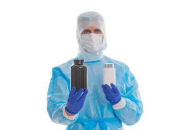 İlaç teklif et. Acıyı dindirmek için ilaç. Şifacı adam ilaçlarını sakladı. Haplı doktor. İlaç ve sağlık. Tıp doktoru izole edildi. Sağlık uzmanıyım. Multivitamin ve vitamin.