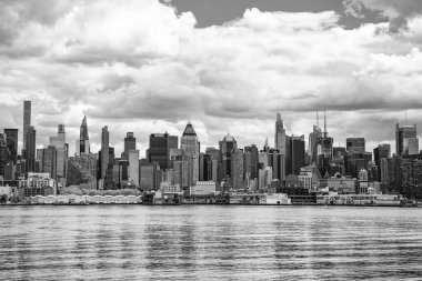 New York, ABD - 05 Mayıs 2023: Manhattan ikonik gökdelenleri, tarihi yapılar.