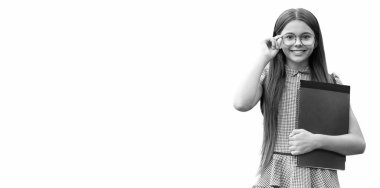 İlk bilgi gününde liseli kız, 1 Eylül 'de kız için okul eğitimi. Liseli kız çalışmaya hazır. Okula dönüyorum. Genç kız bilgi topluyor. Eğitim ve bilgi. Alan reklamını kopyala.