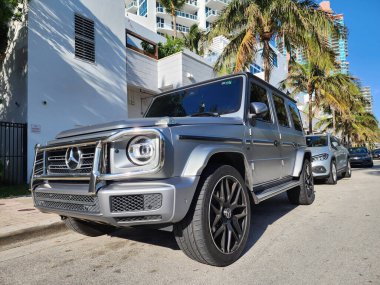 Miami Beach, Florida USA - 5 Haziran 2024 Mercedes-Benz G550 Wagon SUv Miami Beach 'te. Mercedes Benz G sınıfı Srossover popüler Alman arabası