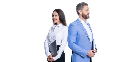 Yeni bir iş projesinde işbirliği yapıyorum. Beyazlar üzerinde izole iş adamları. Ofiste toplantı yaparken iş adamları birlikte. İş projesinde çalışan iş adamları. Boşluğu kopyala.