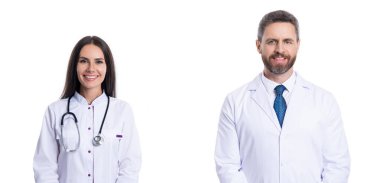 Tıp konsepti. Steteskop kontrolü. Steteskoplu beyaz önlüklü doktor. Tıp kliniğinde steteskop kullanan hemşire ve doktor. Stajyer doktorla birlikte hastanede profesyonel terapist. reklam.