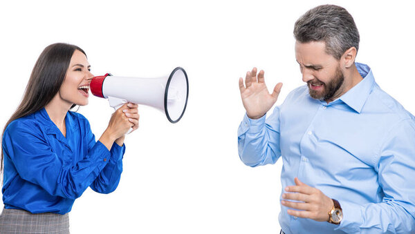 Решение конфликта. Концепция соперничества. методы ведения бизнеса. деловая женщина, кричащая на сотрудника в громкоговорителе изолированы на белом. У босса бизнес-сообщества конфликт с партнером по продвижению.