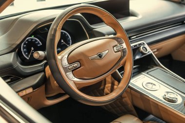 New York City, ABD - 05 Ağustos 2023: Genesis GV80 iç mekanik direksiyonu.