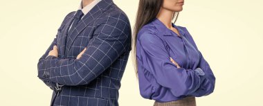 Hırslı iş adamları destek veriyor. Profesyonel iş lideri ve menajeri. Başarılı iş adamları. İş arkadaşları beyazları izole ediyor. Resmi takım elbiseli iş adamları. Ekonomist iş çifti.