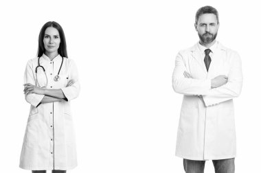 Hastanedeki doktor ve hemşire meslektaşlarının tıbbi personeli beyazlara izole edilmiş sağlık hizmetleri ve sağlık hizmetleri sunmaktadır..