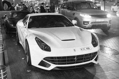 Dubai, Birleşik Arap Emirlikleri - 23 Aralık 2017: Ferrari F12 berlinetta, ön manzara.