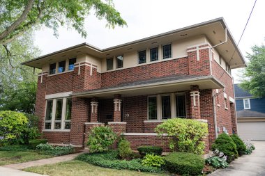 Konut mahallesi. Özel ev mimarisi. Özel konut. Banliyöde bir ev. Özel yerleşim yerlerindeki banliyö evi. Evin dış mimarisi. Uygun fiyatlı konut.