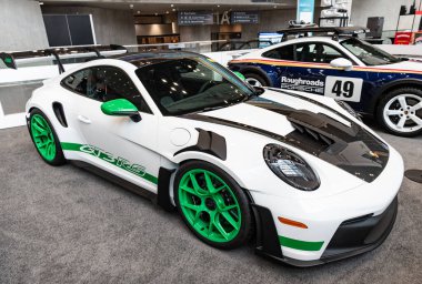 New York, ABD - 27 Mart 2024 Porsche 911 GT3 RS. Sportscar Porsche 911 GT3 RS. Lüks Porsche 911 GT3 RS spor araba New York Uluslararası Otomobil Fuarı, yan görünüm.