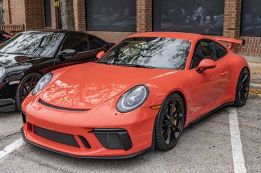 Chicago, Illinois - 29 Eylül 2024: 2018 Porsche 911 GT3. Kırmızı 2018 Porsche 911 GT3 sokağa park edilmiş.