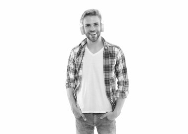 Pozitif adam dinle müziği, beyazdan izole edilmiş. Adam arka planda müzik dinliyor. Stüdyoda müzik dinliyoruz. Bir adamın fotoğrafı. Müziği dinle..