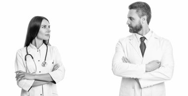 Sağlık ve ilaç servisi. Sağlık hizmetlerine erişim. Klinikteki sağlık çalışanı beyazlardan izole edilmiş. Tıbbi servis. Sağlık hizmetleri meslektaşı olan bir doktor. Tıbbi personel. Doktor ve hemşire ekibi hastanede..