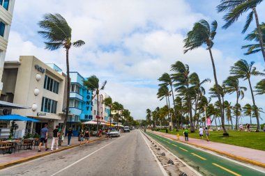 Miami, Florida, ABD - 06 Kasım 2024 Ocean Drive Caddesi. Miami sahil seyahati. Ocean Drive Florida 'daki Miami South Beach. Miami plajı. Şehir yolu. Yazın Florida 'ya gidiyorum..