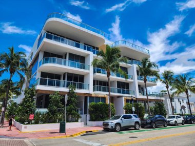 Miami, Florida, ABD - 8 Haziran 2024: Mimari bina. Art deco mimari bölgesi. Art Deco. Modern Miami plajı. Ocean Drive 'daki Miami South Beach. Art Deco mimarisi.
