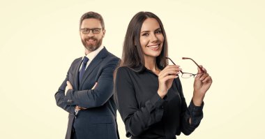 Hırslı iş adamları destek veriyor. Profesyonel iş lideri ve menajeri. Başarılı iş adamları. İş arkadaşları beyazları izole ediyor. Resmi takım elbiseli iki iş adamı. iş görünümü.