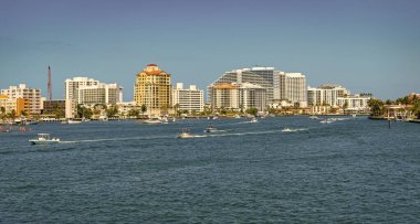 Fort Lauderdale, Florida, ABD - 25 Mart 2023: mimari ve yatlar ile Fort Lauderdale lüks şehir.
