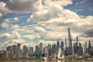 New York City, ABD - 05 Mayıs 2023: Manhattan silueti bir ilerleme ve hırs sembolüdür.