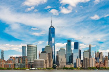 Manhattan güzel silueti, New York, Birleşik Devletler. New York City, Manhattan Skyline ile Hudson Nehri üzerinde, New York City, ABD New York şehrinin Manhattan şehir merkezindeki ufuk çizgisi