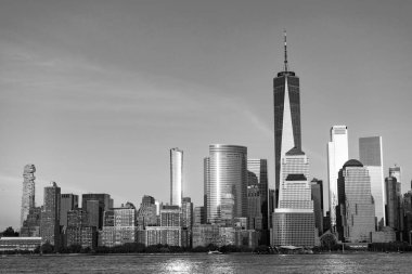 New York, Manhattan 'ın başkenti gökdelen şehri. Manhattan şehrinin gökdelen mimarisi. Manhattan ve ny city skyline. Güneş doğarken New York Manhattan şehri..